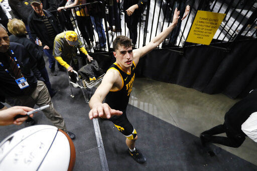 Garza, No. 18 Iowa rally to beat Wisconsin 68-62